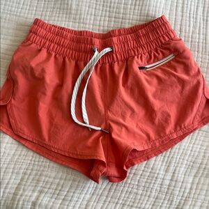 Vuori Shorts coral